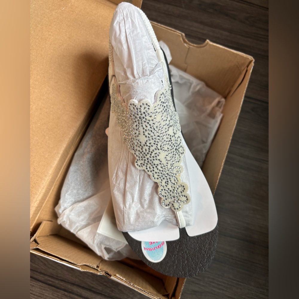 Cali yoga Skechers White and Black Sandals with Crystal Embellishments sz 8 - Picture 5 of 8